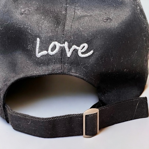 Black Cap Embroidered Finger-Heart & “Love” with Adjustable Buckle - Picture 8 of 11